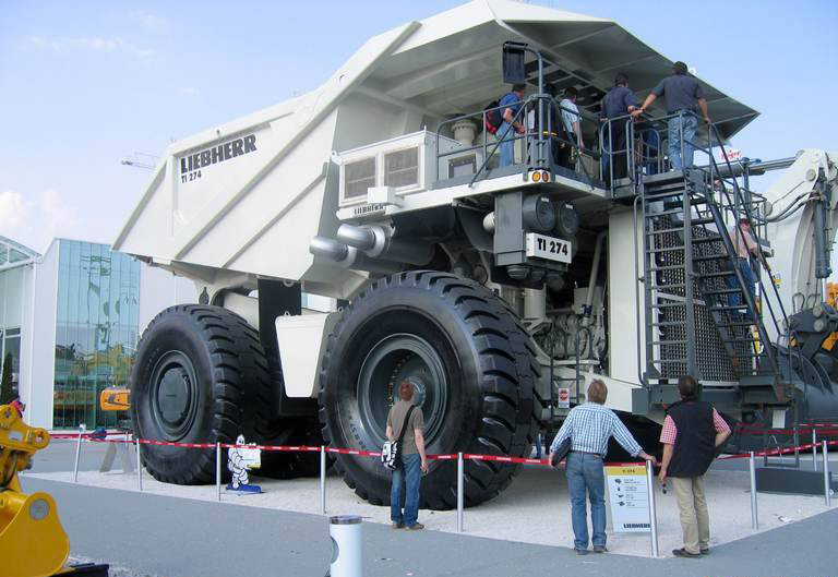 غول پیکر ترین کامیون جهان را بیینید/تصاویر