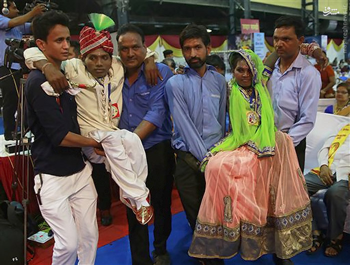جشن ازدواج 50 زوج هندی با یک عروس و داماد متفاوت