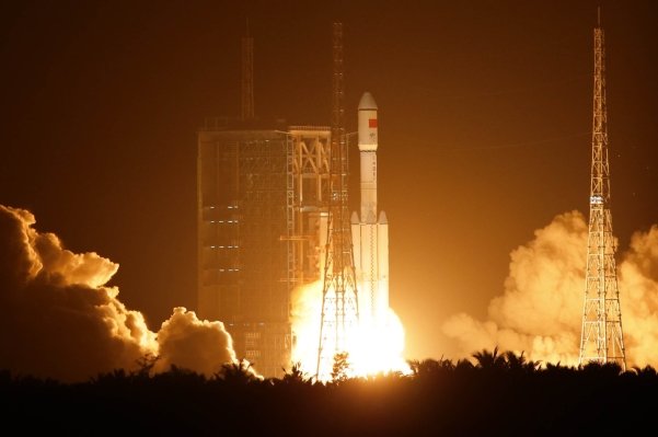 موشک فضایی چین با موفقیت پرتاب شد
