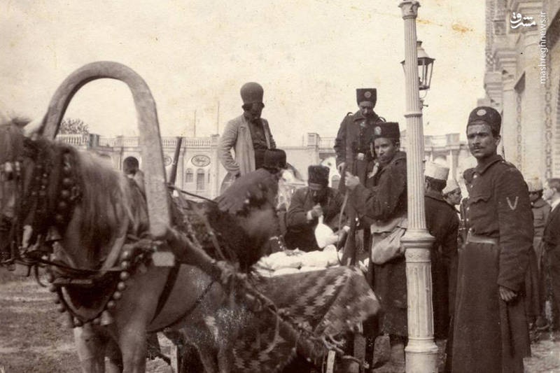 تصویری دیدنی از وسیله حمل پول در عهد قاجار