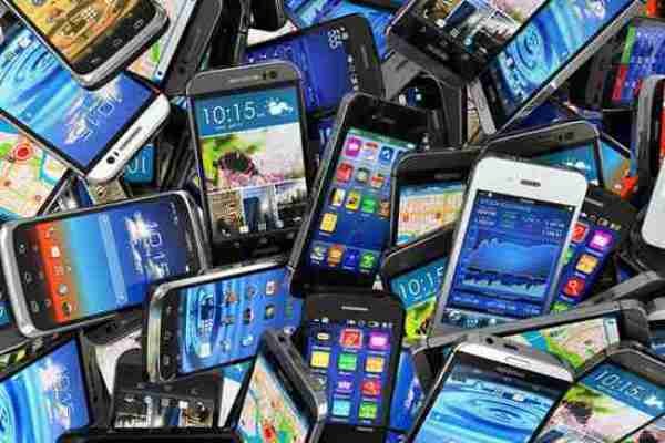 بازار موبایل در انتظار ورود ۶۰۰ هزار گوشی/ قیمتها تغییر می کند