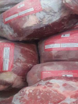 بازدید وحیدی از روند توزیع گوشت منجمد در روز بازارهای سطح شهر