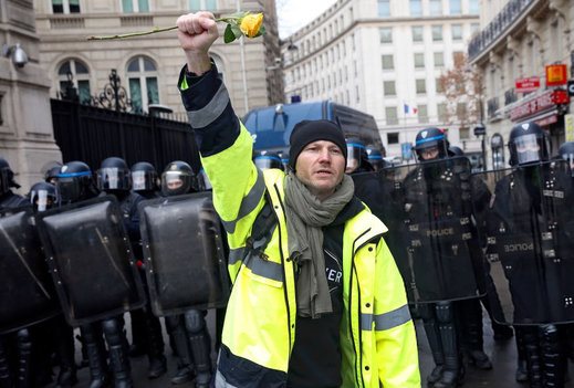 جلیقه زردها در فرانسه مخالف نابرابری ها هستند