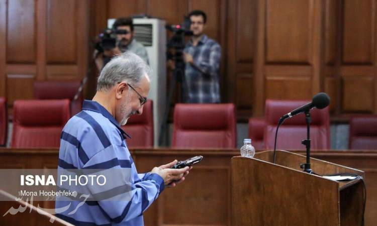 محمدعلی نجفی کُلت به دست در دادگاه امروز /عکس