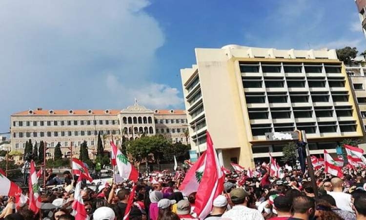 تظاهرات هزاران لبنانی‌ برای چهارمین روز متوالی/ آخرین اقدامات دولت حریری درباره سند اقتصادی