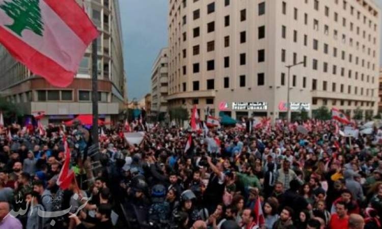دومین شب اعتراضات در لبنان به خشونت کشیده شد؛ ۴۵ زخمی