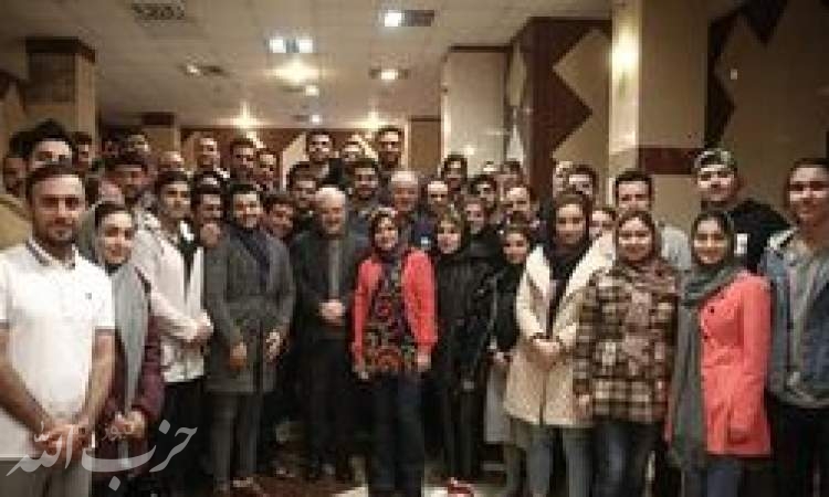توییت وزیر بهداشت درباره پایان قرنطینه‌ دانشجویان ایرانی +عکس