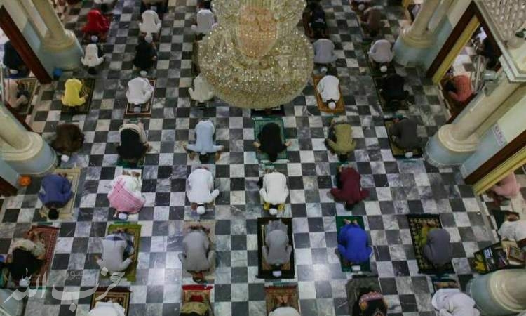 برگزاری نماز جمعه با رعایت فاصله گذاری اجتماعی +عکس