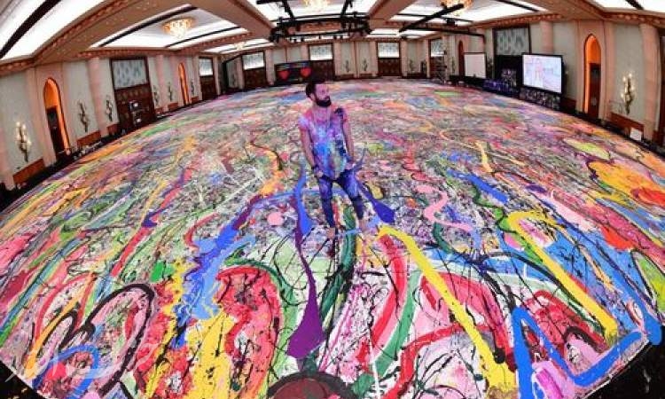 از بزرگ‌ترین نقاشی بوم دنیا تا تظاهرات یک نفره در اقیانوس منجمد شمالی