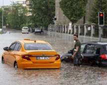 باران شدید و سیلاب در خیابان‌های آنکارا