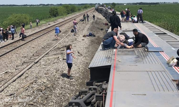 چندین کشته و زخمی درپی خروج قطار مسافربری از ریل در آمریکا + تصاویر