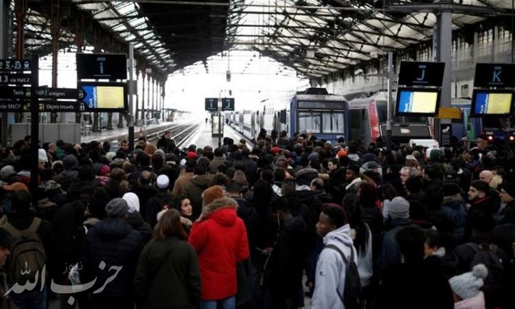 اعتصاب گسترده خدمات عمومی در واکنش به طرح اصلاحات بازنشستگی "ماکرون" در انتظار فرانسه