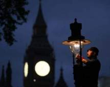 لامپ‌های گازی قرن نوزدهمی که هنوز لندن را روشن می‌کنند