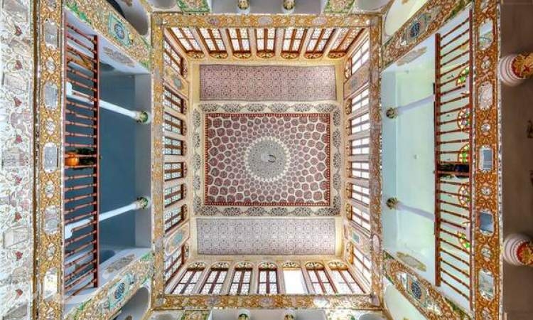زاویه‌ای متفاوت از معماری سقف خانه تاریخی مشیرالملک اصفهان